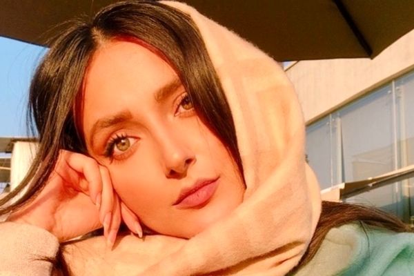 عکس‌هایی که دنیای مجازی را لرزاند؛ آوا بازیگر سریال شغال با استایل بی‌نظیر در کنار مادرش!