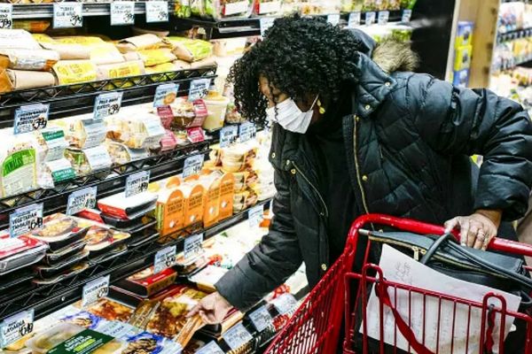 
حساب‌ کتاب تلخ خرید با کالابرگ؛ وعده‌ای که در قفسه‌های خالی جا ماند
