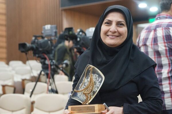 خبرنگار پیشکسوت پایگاه خبری«اقتصاد ایرانی» در دومین جشنواره بهارستان تقدیر شد