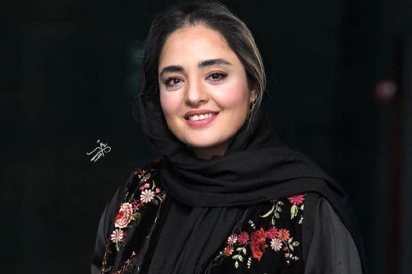 نقاشی حیرت‌انگیز چهره خندان نرگس محمدی به سبک سیاه قلم؛ شاهکار دست طراح ایرانی!