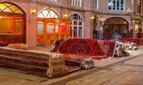 اتفاق تکان دهنده در بازار فرش دستباف/ افغان‌ها به بازار فرش حمله کردند
