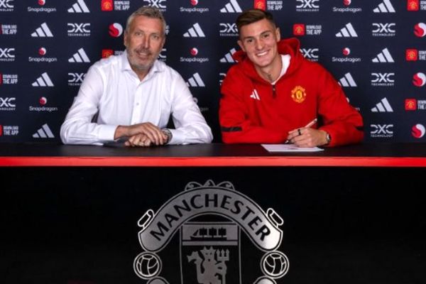 ستاره جدید اولدترافورد معرفی شد/ بنجامین ششکو رسماً قرمزپوش شد