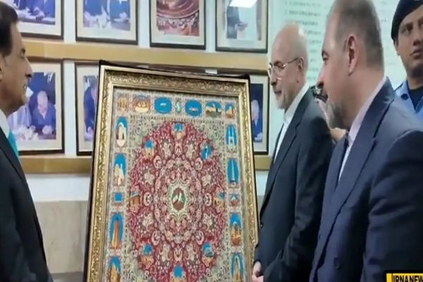 هدیه نفیس قالیباف به رئیس مجلس پاکستان