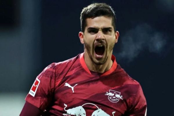 مهاجم سابق میلان در راه لالیگا!