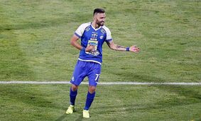 مرغ گیتاریست آبی ها یک پا دارد /ارسلان مطهری از استقلال جدا نمی شود! 