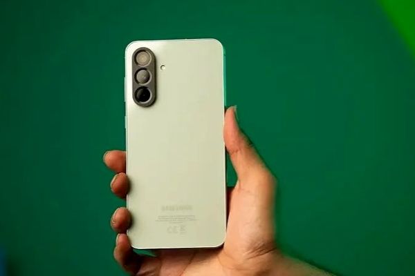 قیمت گوشی امروز سه‌شنبه 5 اسفند 1404