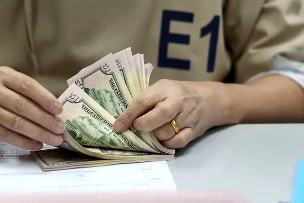 قیمت دلار امروز شنبه 2 اسفند ۱۴۰۴