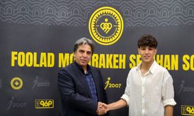 سپاهان قرارداد پدیده جوان خود را چهار سال تمدید کرد +عکس