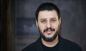 استایل جنجالی جواد عزتی در جشن حافظ؛ آیا «فوق کژوال» مناسب مراسم بود؟