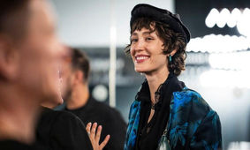 فرشته حسینی با کلاه پکول احمد شاه مسعود به کارلووی واری رفت !