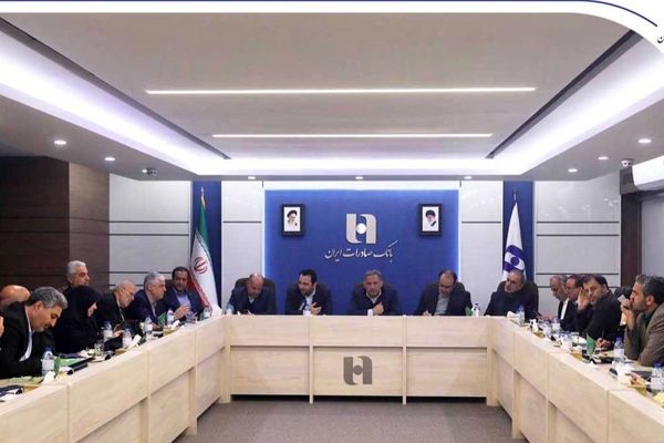 نشست اعضای کمیسیون اقتصادی مجلس با مدیرعامل و مدیران ارشد بانک صادرات ایران برگزار شد/ تقدیر نمایندگان مجلس از روند اصلاحات و ارتقای خدمات در بانک صادرات ایران