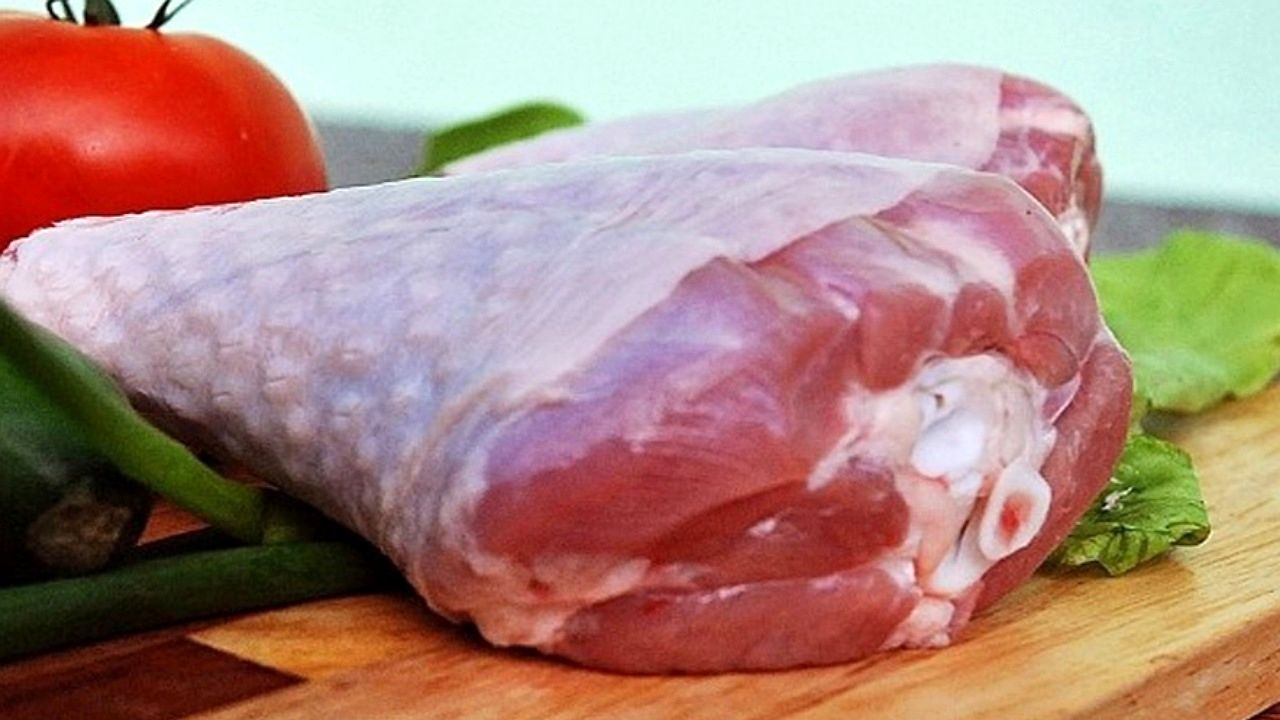 خودشیرینی بوقلمون در میادین و بازارهای میوه و تره بار