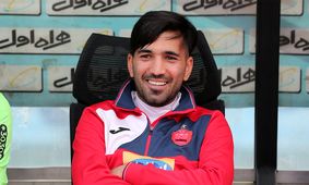 مهندس پرسپولیس با استایلی از دهه 60 در تمرینات ستارگان! +عکس