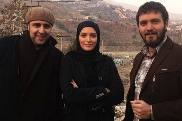 ماجرای سلفی عجیب کامبیز دیرباز، متین ستوده و بهنوش طباطبایی در پشت صحنه سریال میکائیل!