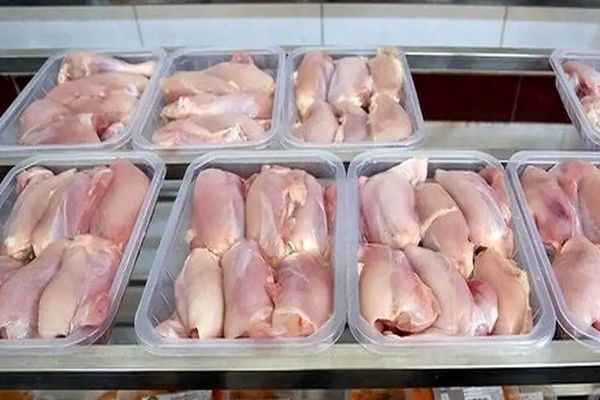 شوکه‌کننده: قیمت یک عدد مرغ از نیم میلیون تومان بالاتر رفت!