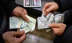 پیش‌بینی معاون اسبق بانک مرکزی از نوسان دوباره نرخ ارز/ دولت رئیسی دلار55000تومانی را دوست دارد