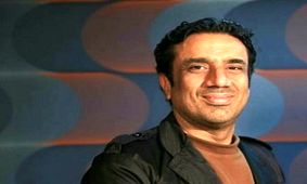 عکس همسر مو قرمز رادش / باور نمی کنید این خانم شیک همسر آقای بازیگر باشد!