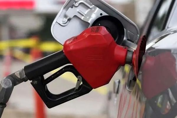 بنزین گران‌تر نمی‌شود؛ خبر خوش درباره قیمت جدید بنزین
