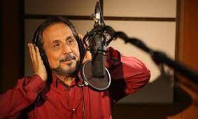 عکس باورنکردنی از عمو قناد کنار کسی که 25 سال پیش مهمان برنامه اش بوده / فقط تفاوت را ببینید !
