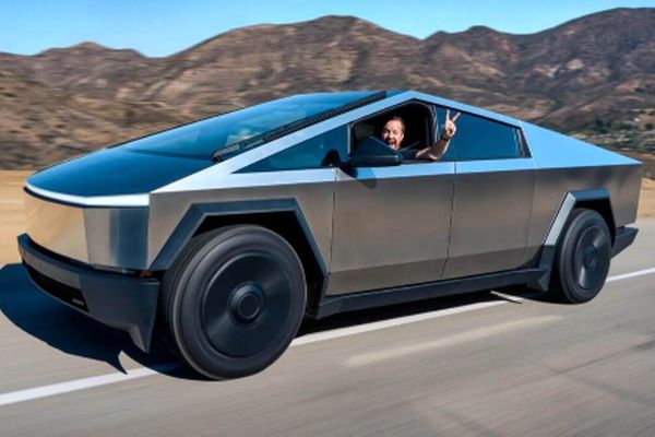 ویدئو: سایبرتراک تسلا در خیابان‌های ارومیه!