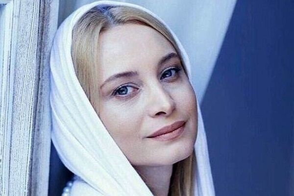 مریم کاویانی در 55 سالگی با اکسسوری‌های خیره‌کننده همه را شوکه کرد!