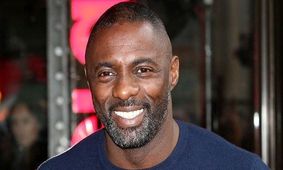 بازیگر مشهور همه را با اقدام عجیبش در مراسم رونمایی مجسمه مومی شوکه کرد! + فیلم