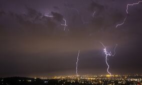 پیش‌بینی طوفان همراه با رگبار و رعد و برق در نیمه شمالی تهران