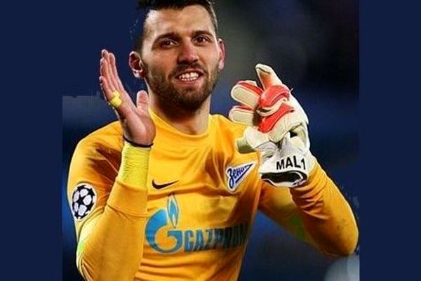 بمب اقتصادی استقلال/ دروازه‌بان ملی‌پوش روس با هزینه نجومی نیست!