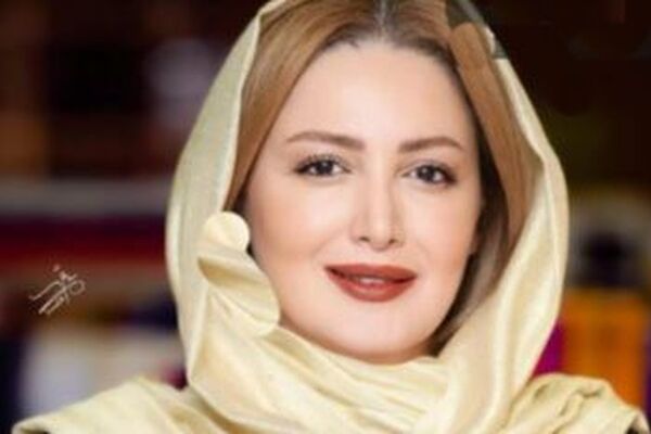 عبای جنجالی شیلا خداداد با 3000 سنگ کریستالی در جشن امضای کتابش لو رفت! + ویدیو