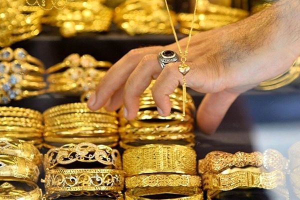طلا بخریم یا نخریم؟ پیش‌بینی عجیب قیمت طلا تا پایان آذرماه ۱۴۰۴