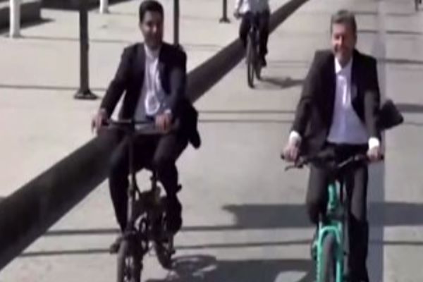 دوچرخه‌سواری پزشکیان در اصفهان + فیلم