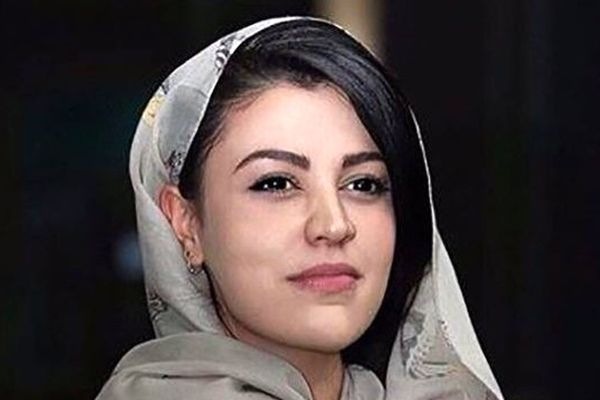 غافلگیری شیدا خلیق از تیپ عجیب مادرش در برنامه زنده! +فیلم