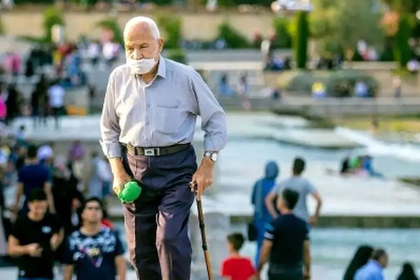 بازنشستگان در انتظار حقوق معوق / واریزی به مشکل خورد !