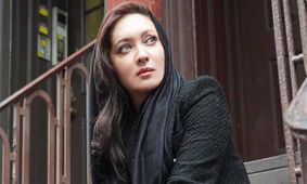 حضور شوکه‌کننده ستاره هالیوود در دورهمی کریسمس نیکی کریمی!