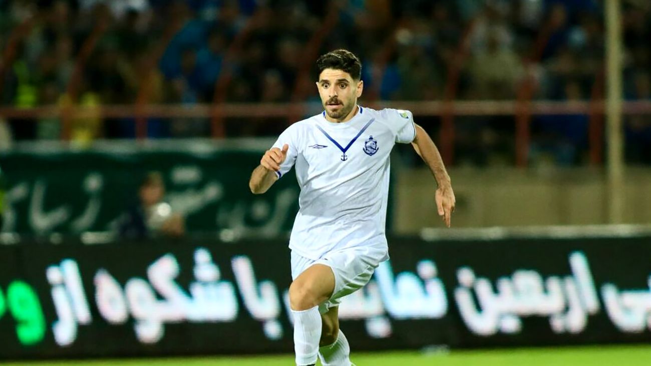 محمد عمری با چهرهای متفاوت در تمرین ملوان/ بازگشت به سبک دهه ۶۰!