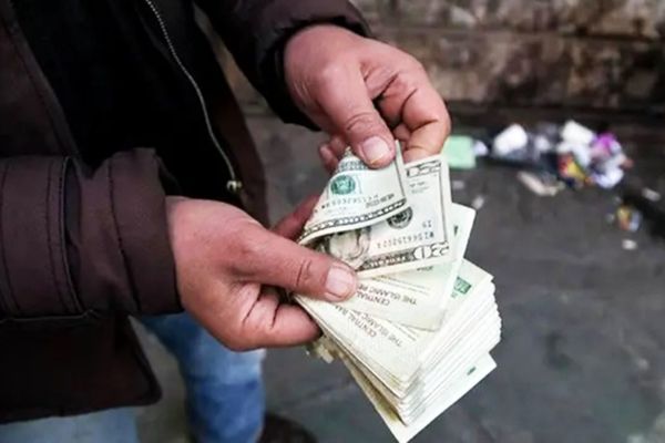قیمت دلار لحظه به لحظه امروز یکشنبه 24 فروردین / تغییرات به خاطر مذاکرات