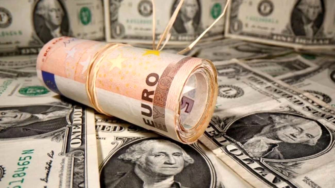 سقوط دلار و یورو در بازار آزاد / بازار ارز قرمزپوش شد