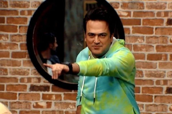 ترکیب عجیب مانتو مجلسی و زیرشلواری توسط حامد آهنگی که همه را شوکه کرد! + فیلم