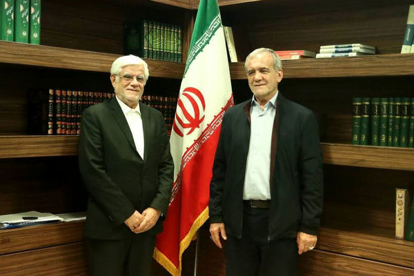 نامه پزشکیان به عارف/ وزیری که در خطر برکناری توسط رئیس جمهور است!