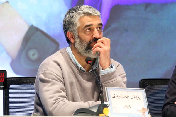 ماجرای جنجالی پژمان جمشیدی: دختر جوان از برج محل زندگی او سراسیمه خارج شد!