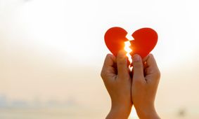 خیانت عجیب زن سفیدپوست در قبیله مردان سیاه چهره ! + عکس جنجالی