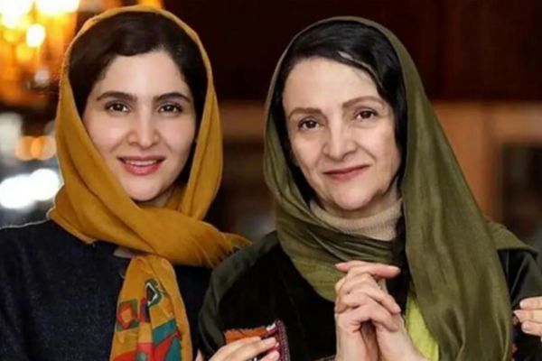 تصویری خیره‌کننده از گلاب آدینه و دخترش / مادر و دختر هر 2 زیبا !
