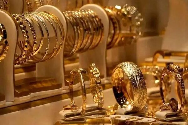  شوک ژنو به خریداران شب عید / طلا بخریم یا صبر کنیم؟ 