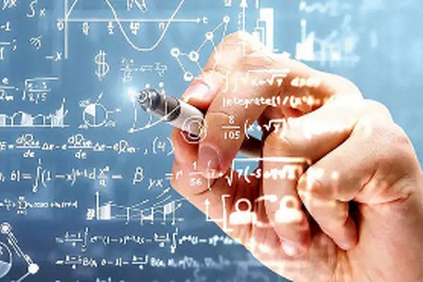 لباس علم بر قامت اقتصاد