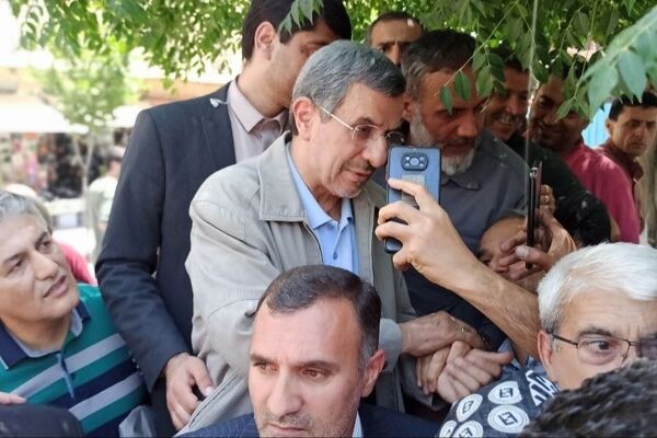 بازگشت احمدی‌نژاد به صحنه سیاست؛ تکرار اشتباهات گذشته در لباسی تازه؟