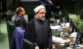 برداشته شدن عمامه رسایی و واکنش خوشحال‌کننده یک نماینده + عکس