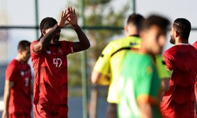 بمب پرسپولیس هنوز خنثی است/ استقلال خوزستان دنبال پول نقد!