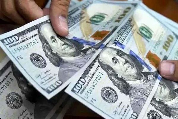 پیش‌بینی آینده بازار ارز: دلار پایین می‌آید؟
