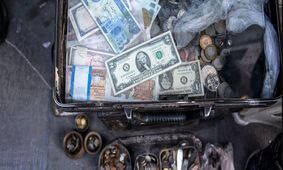 شوک تجار به بازار دلار تهران / قیمت سکه و طلا صعودی شد !