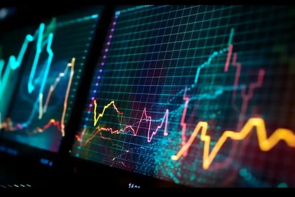 حمایت قدرتمند حقوقی‌ها در محدوده ۳۸۱ تومان؛ سهم ۰.۴ درصد رشد کرد